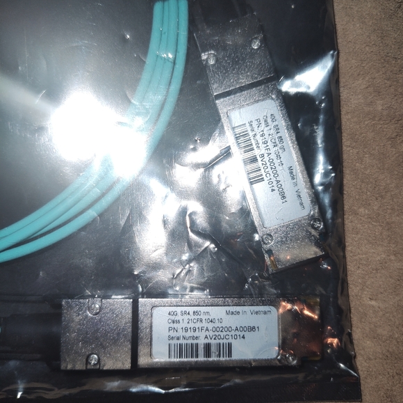 Legrand QSFP+, Active OM-3 Optical Cable to QSFP+, 850nm SR4 40G 2m - Picture 6 of 7